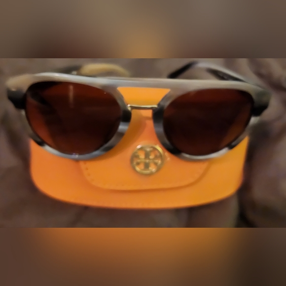 Tory burch sunglasses - Picture 6 of 6